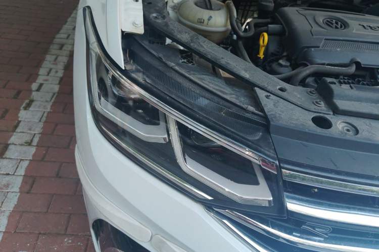 Used Volkswagen Tiguan L 2023 380TSI Automatic All-Wheel Drive R-Line Flagship 7-Seater Right Front Headlight