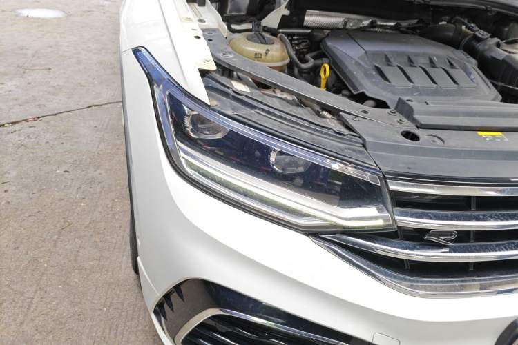Used Volkswagen Tiguan L 2023 330TSI Automatic Two-Wheel Drive R-Line Enjoyment Edition Right Front Headlight