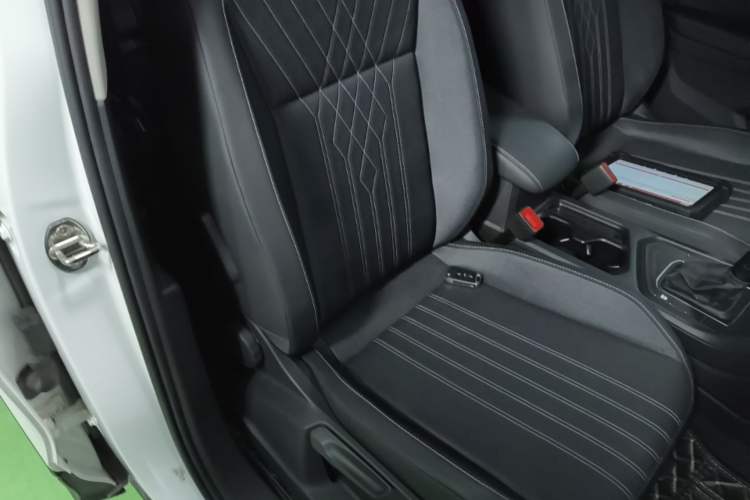 Used Volkswagen Tiguan L 2023 330TSI Automatic Two-Wheel Drive Comfort Edition Right Front Seat