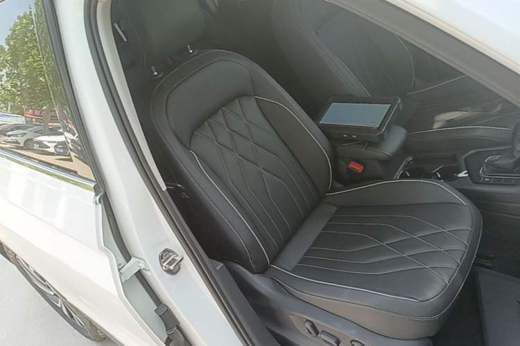 Used Volkswagen Tiguan L 2023 300TSI Automatic Two-Wheel Drive Smart Edition Right Front Seat