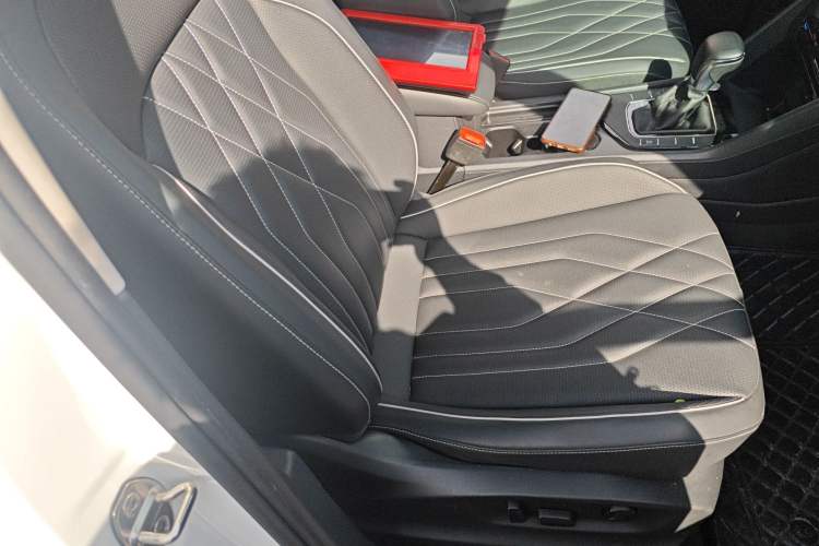 Used Volkswagen Tiguan L 2023 330TSI Automatic Two-Wheel Drive Smart Edition Right Front Seat
