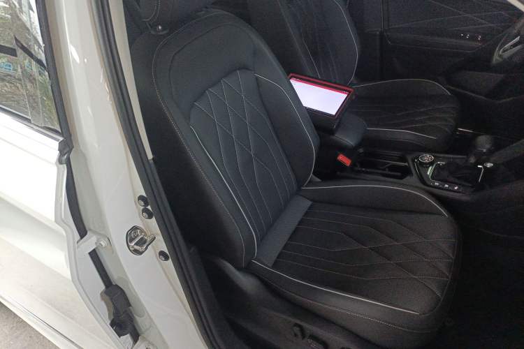 Used Volkswagen Tiguan L 2023 Facelifted 380TSI Automatic All-Wheel Drive R-Line Plus Version 7-Seater Right Front Seat