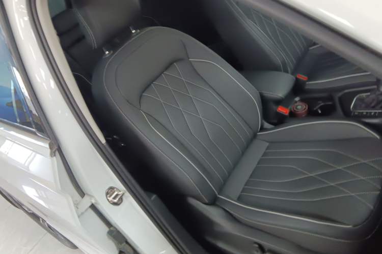 Used Volkswagen Tiguan L 2023 330TSI Automatic Two-Wheel Drive R-Line Enjoyment Edition Right Front Seat