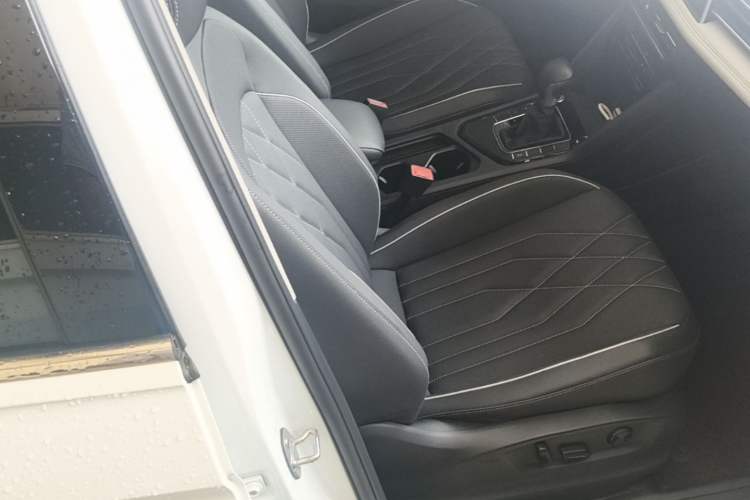 Used Volkswagen Tiguan L 2023 330TSI Automatic Two-Wheel Drive Smart Edition Right Front Seat