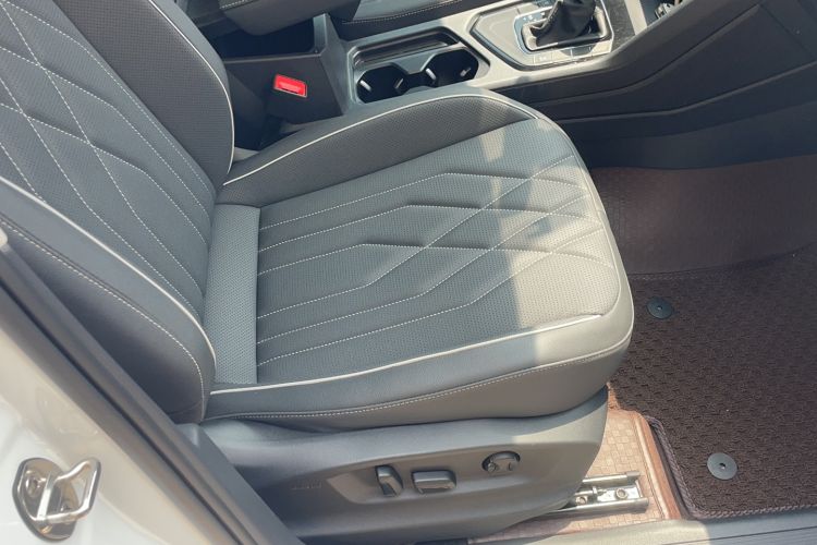 Used Volkswagen Tiguan L 2023 330TSI Automatic Two-Wheel Drive Smart Edition Right Front Seat