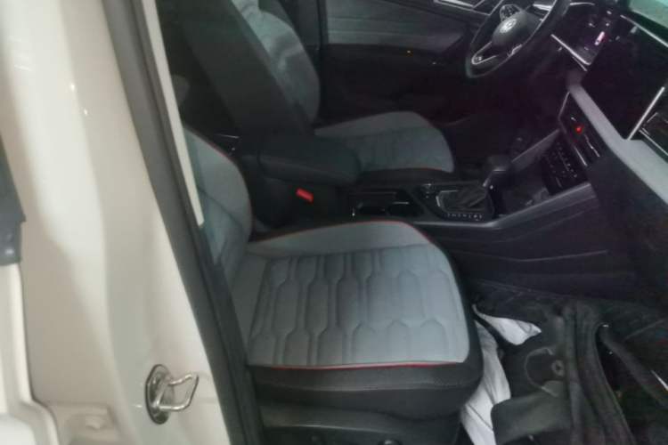 Used Volkswagen Tiguan L 2023 Facelift 380TSI Automatic All-Wheel Drive R-Line Flagship 7-Seater Right Front Seat