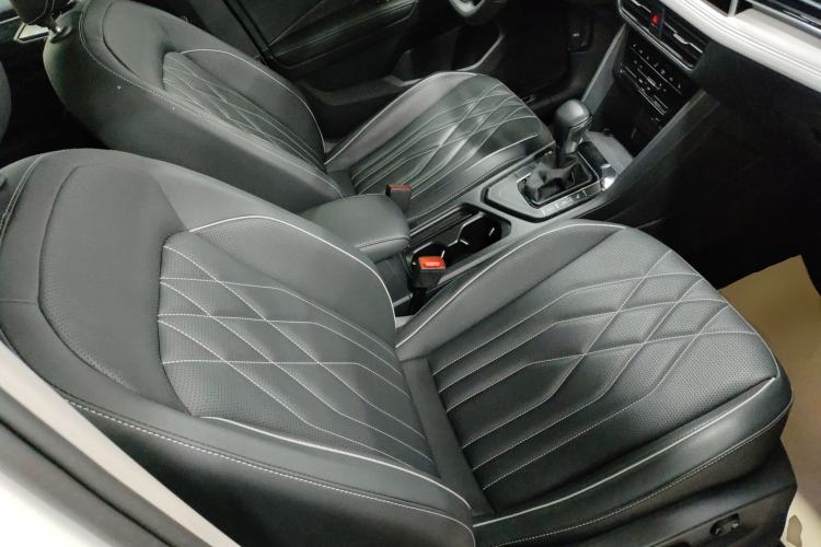 Used Volkswagen Tiguan L 2023 330TSI Automatic Two-Wheel Drive R-Line Enjoyment Edition Right Front Seat
