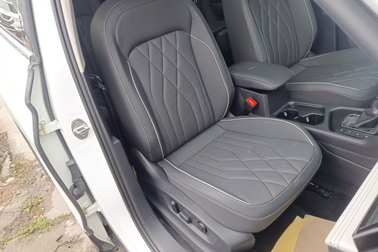 Used Volkswagen Tiguan L 2023 330TSI Automatic Two-Wheel Drive Smart Edition Right Front Seat