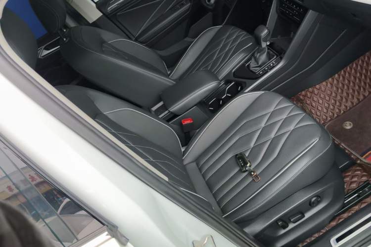 Used Volkswagen Tiguan L 2023 Restyled 330TSI Automatic Two-Wheel Drive R-Line Enhanced Comfort Version Right Front Seat