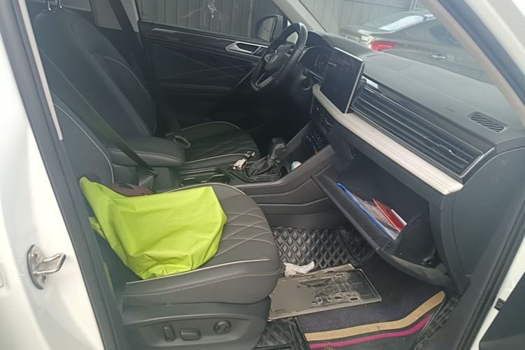 Used Volkswagen Tiguan L 2023 330TSI Automatic Two-Wheel Drive Smart Edition Right Front Seat