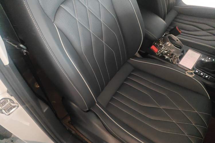 Used Volkswagen Tiguan L 2023 330TSI Automatic Two-Wheel Drive R-Line Enjoyment Edition Right Front Seat