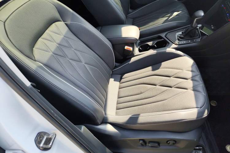 Used Volkswagen Tiguan L 2023 300TSI Automatic Two-Wheel Drive Smart Edition Right Front Seat