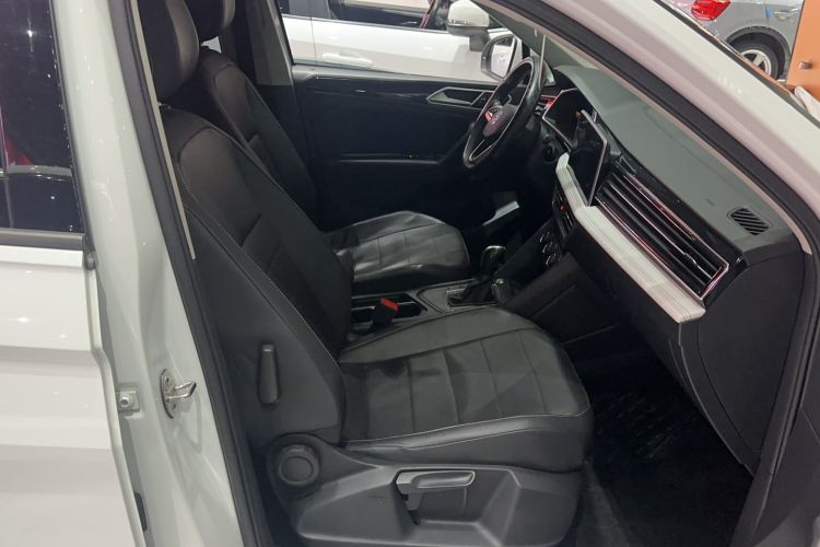 Used Volkswagen Tiguan L 2023 330TSI Automatic Two-Wheel Drive Comfort Edition Right Front Seat
