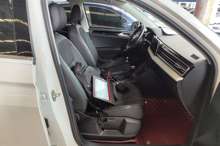 Used Volkswagen Tiguan L 2023 330TSI Automatic Two-Wheel Drive Comfort Edition Right Front Seat