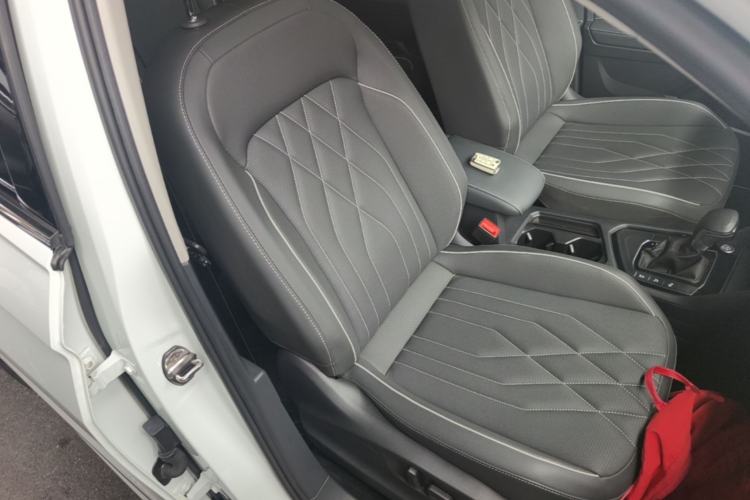 Used Volkswagen Tiguan L 2023 Restyled 330TSI Automatic Two-Wheel Drive R-Line Enhanced Comfort Version Right Front Seat