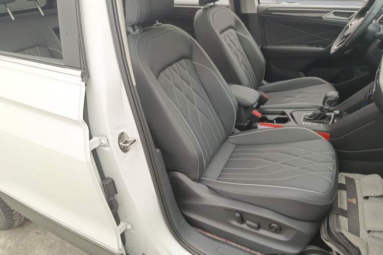 Used Volkswagen Tiguan L 2023 300TSI Automatic Two-Wheel Drive Smart Edition Right Front Seat