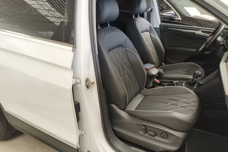 Used Volkswagen Tiguan L 2023 300TSI Automatic Two-Wheel Drive Smart Edition Right Front Seat