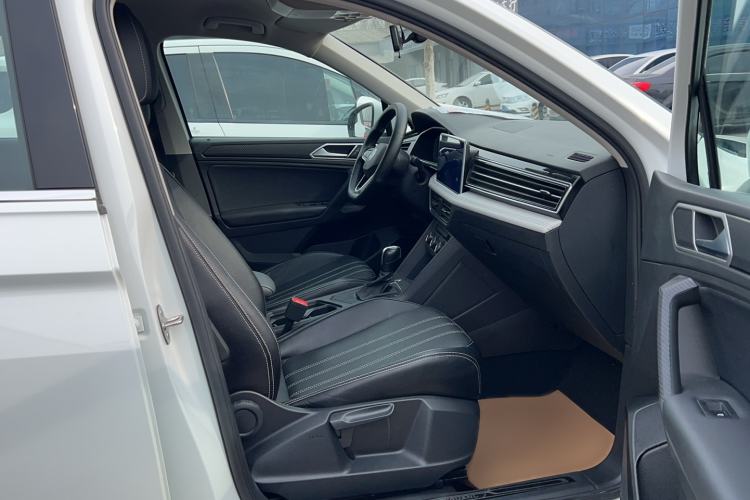 Used Volkswagen Tiguan L 2023 330TSI Automatic Two-Wheel Drive Comfort Edition Right Front Seat