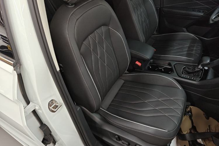 Used Volkswagen Tiguan L 2023 330TSI Automatic Two-Wheel Drive R-Line Enjoyment Edition Right Front Seat
