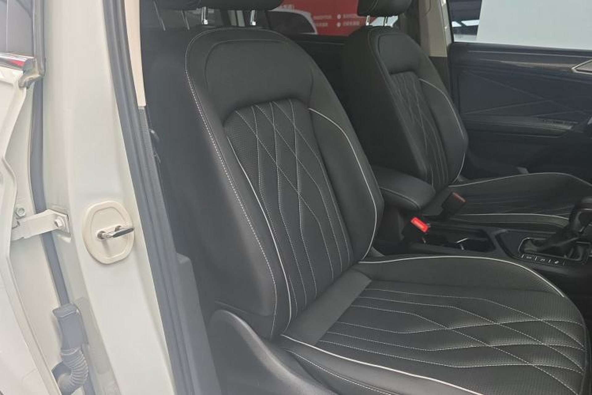 Used Volkswagen Tiguan L 2023 330TSI Automatic Two-Wheel Drive R-Line Enjoyment Edition Right Front Seat