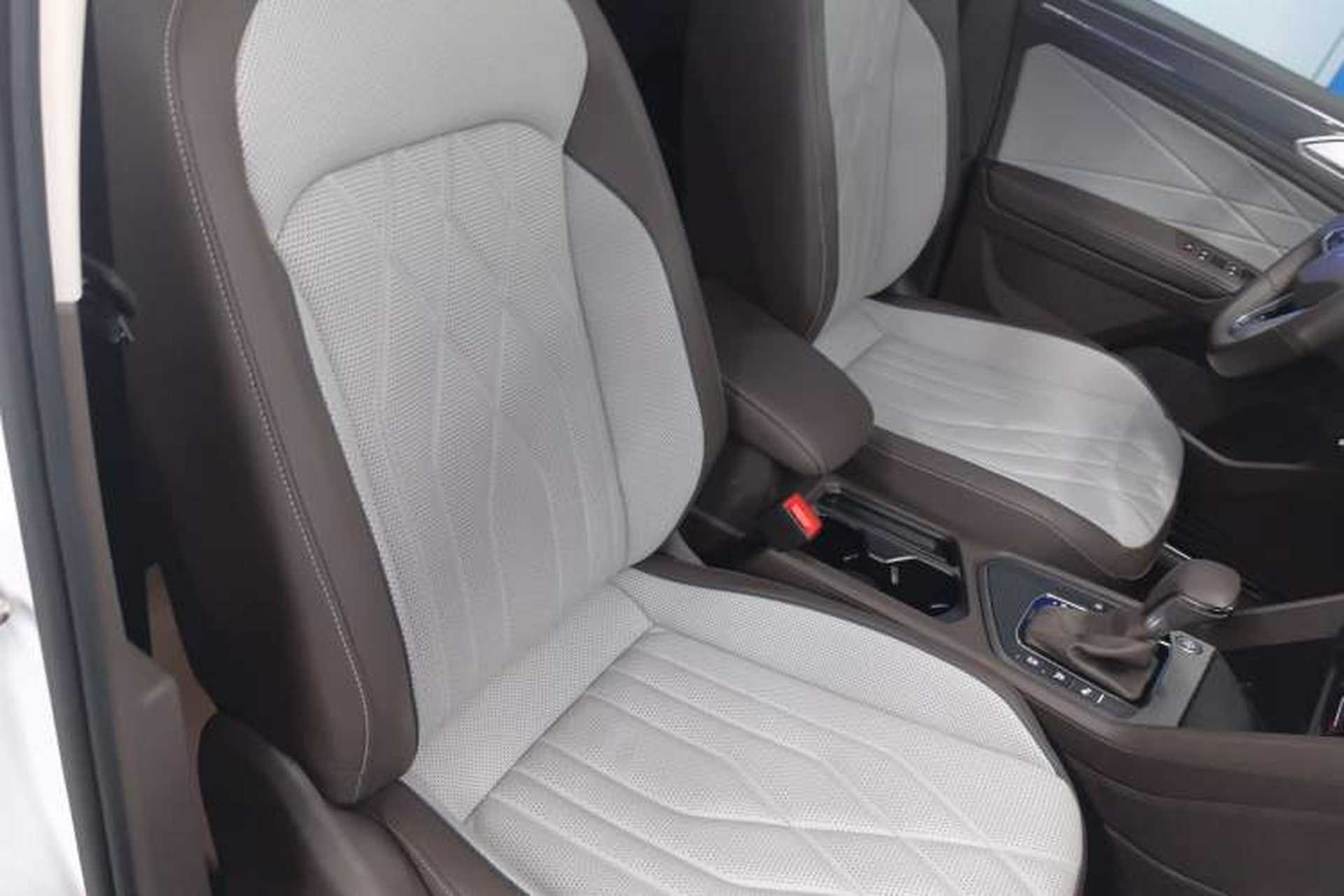 Used Volkswagen Tiguan L 2023 Restyled 330TSI Automatic Two-Wheel Drive R-Line Enhanced Comfort Version Right Front Seat