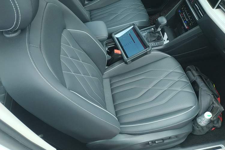 Used Volkswagen Tiguan L 2023 Restyled 330TSI Automatic Two-Wheel Drive R-Line Enhanced Comfort Version Right Front Seat
