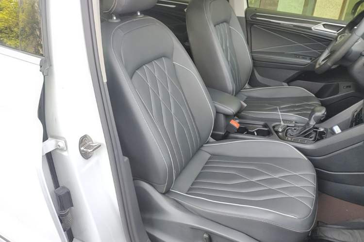 Used Volkswagen Tiguan L 2023 300TSI Automatic Two-Wheel Drive Smart Edition Right Front Seat