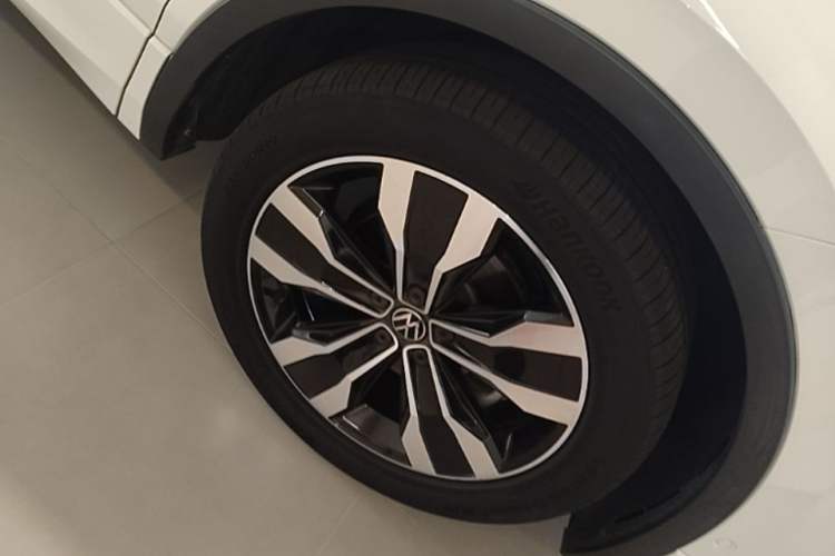 Used Volkswagen Tiguan L 2023 330TSI Automatic Two-Wheel Drive R-Line Enjoyment Edition Right Front Wheel Hub