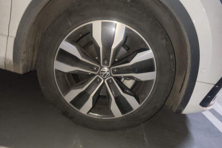Used Volkswagen Tiguan L 2023 330TSI Automatic Two-Wheel Drive R-Line Enjoyment Edition Right Front Wheel Hub