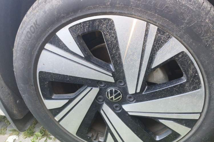 Used Volkswagen Tiguan L 2023 330TSI Automatic Two-Wheel Drive R-Line Enjoyment Edition Right Front Wheel Hub