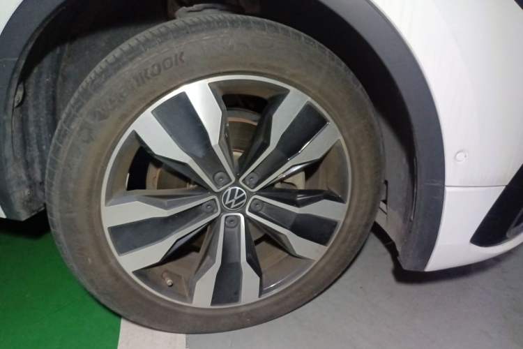 Used Volkswagen Tiguan L 2023 Restyled 330TSI Automatic Two-Wheel Drive R-Line Flagship Edition Right Front Wheel Hub
