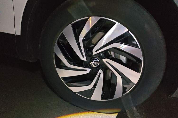 Used Volkswagen Tiguan L 2023 300TSI Automatic Two-Wheel Drive Smart Edition Right Front Wheel Hub