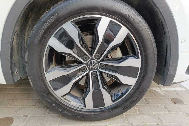 Used Volkswagen Tiguan L 2023 330TSI Automatic Two-Wheel Drive R-Line Enjoyment Edition Right Front Wheel Hub