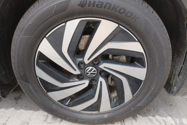 Used Volkswagen Tiguan L 2023 330TSI Automatic Two-Wheel Drive Comfort Edition Right Front Wheel Hub