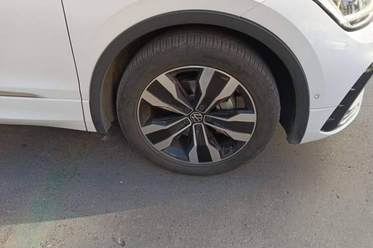 Used Volkswagen Tiguan L 2023 Restyled 330TSI Automatic Two-Wheel Drive R-Line Enhanced Comfort Version Right Front Wheel Hub
