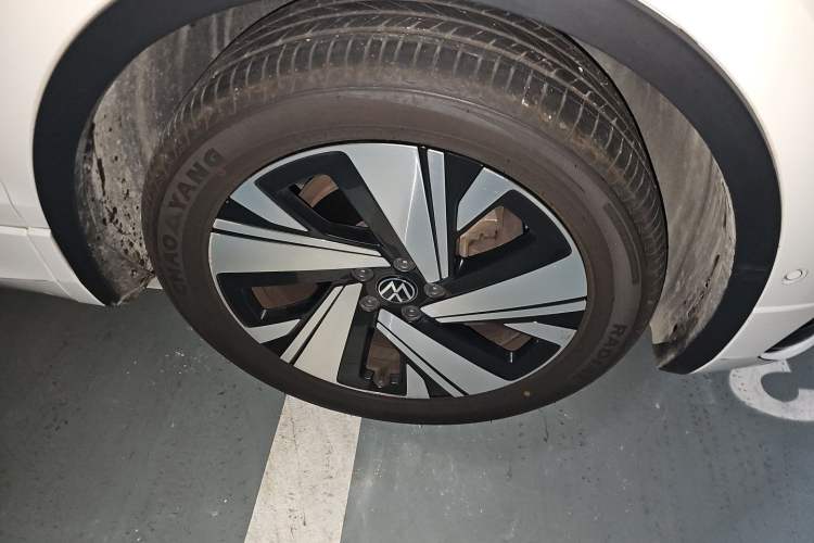 Used Volkswagen Tiguan L 2023 Restyled 330TSI Automatic Two-Wheel Drive R-Line Enhanced Comfort Version Right Front Wheel Hub