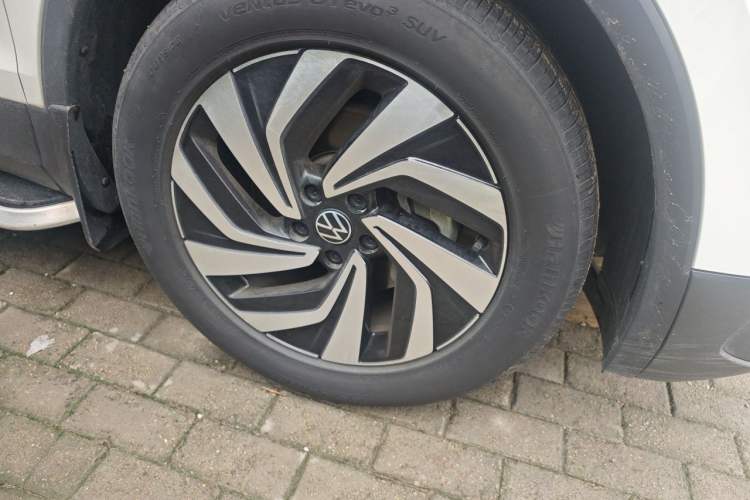 Used Volkswagen Tiguan L 2023 330TSI Automatic Two-Wheel Drive Smart Edition Right Front Wheel Hub