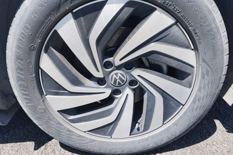 Used Volkswagen Tiguan L 2023 300TSI Automatic Two-Wheel Drive Smart Edition Right Front Wheel Hub