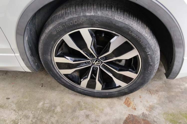 Used Volkswagen Tiguan L 2023 380TSI Automatic All-Wheel Drive R-Line Enhanced 7-Seater Right Front Wheel Hub