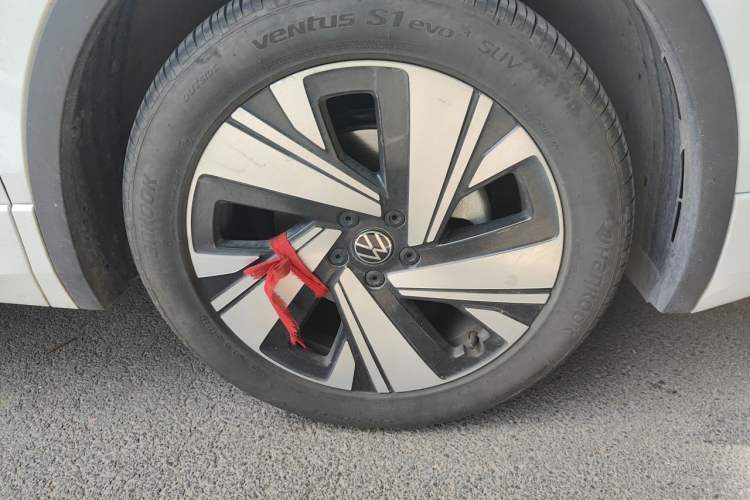 Used Volkswagen Tiguan L 2023 Restyled 330TSI Automatic Two-Wheel Drive R-Line Enhanced Comfort Version Right Front Wheel Hub