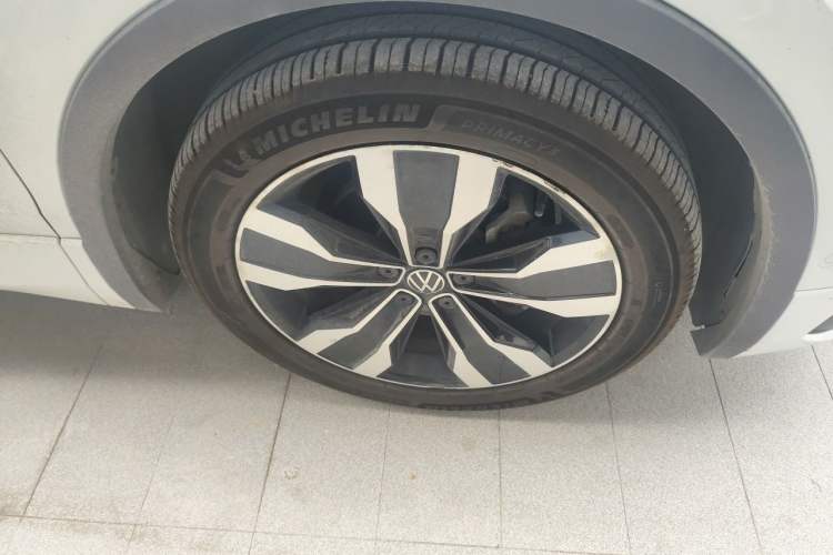 Used Volkswagen Tiguan L 2023 330TSI Automatic Two-Wheel Drive R-Line Flagship Edition Right Front Wheel Hub