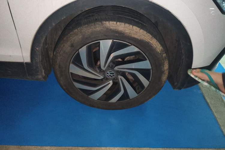 Used Volkswagen Tiguan L 2023 330TSI Automatic Two-Wheel Drive Smart Edition Right Front Wheel Hub