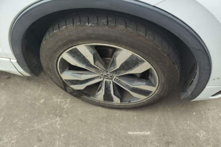 Used Volkswagen Tiguan L 2023 330TSI Automatic Two-Wheel Drive R-Line Enjoyment Edition Right Front Wheel Hub
