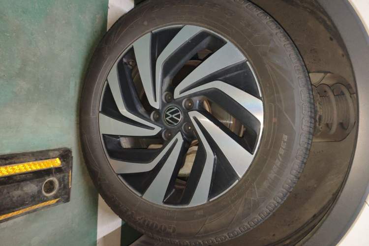 Used Volkswagen Tiguan L 2023 330TSI Automatic Two-Wheel Drive Smart Edition Right Front Wheel Hub
