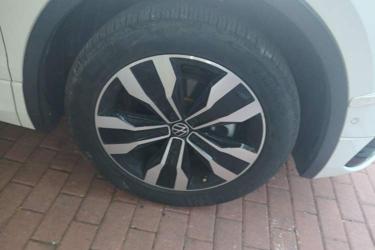 Used Volkswagen Tiguan L 2023 380TSI Automatic All-Wheel Drive R-Line Flagship 7-Seater Right Front Wheel Hub