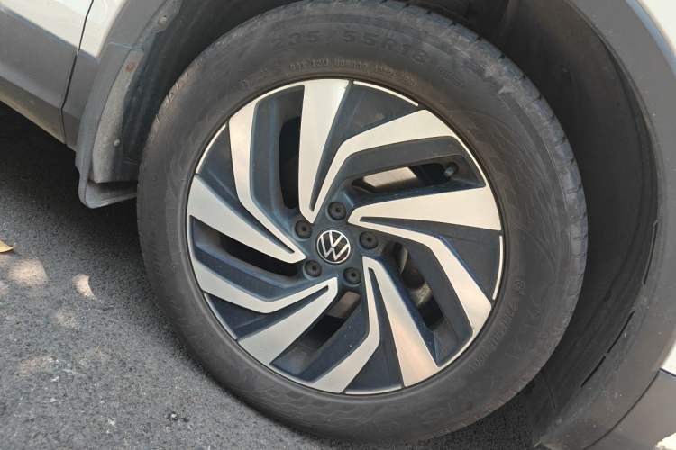 Used Volkswagen Tiguan L 2023 280TSI Automatic Two-Wheel Drive Trendy Innovation Limited Edition Right Front Wheel Hub
