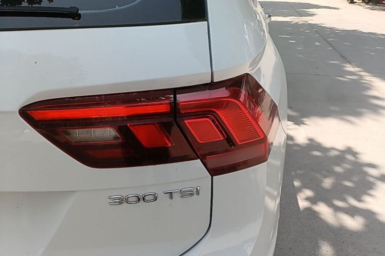 Used Volkswagen Tiguan L 2023 300TSI Automatic Two-Wheel Drive Smart Edition Right Rear Taillight