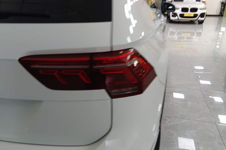 Used Volkswagen Tiguan L 2023 330TSI Automatic Two-Wheel Drive R-Line Enjoyment Edition Right Rear Taillight