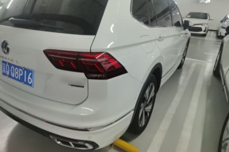 Used Volkswagen Tiguan L 2023 Facelift 380TSI Automatic All-Wheel Drive R-Line Flagship 7-Seater Right Rear Taillight