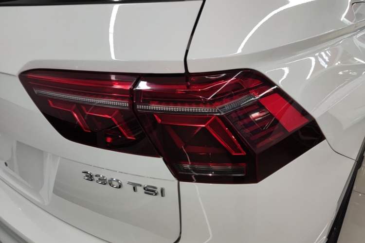 Used Volkswagen Tiguan L 2023 330TSI Automatic Two-Wheel Drive R-Line Enjoyment Edition Right Rear Taillight